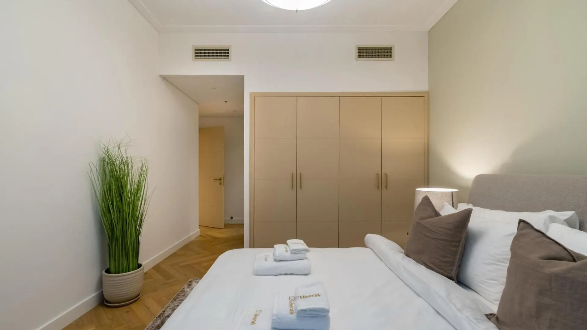 Marina Royale 3 Bedroom Apartment I Luxe Marina Harbour & Yacht Club Views I Nearby To A Beach I Free Pool, Gym, Wi-Fi And Parking I By Meerak Dubai