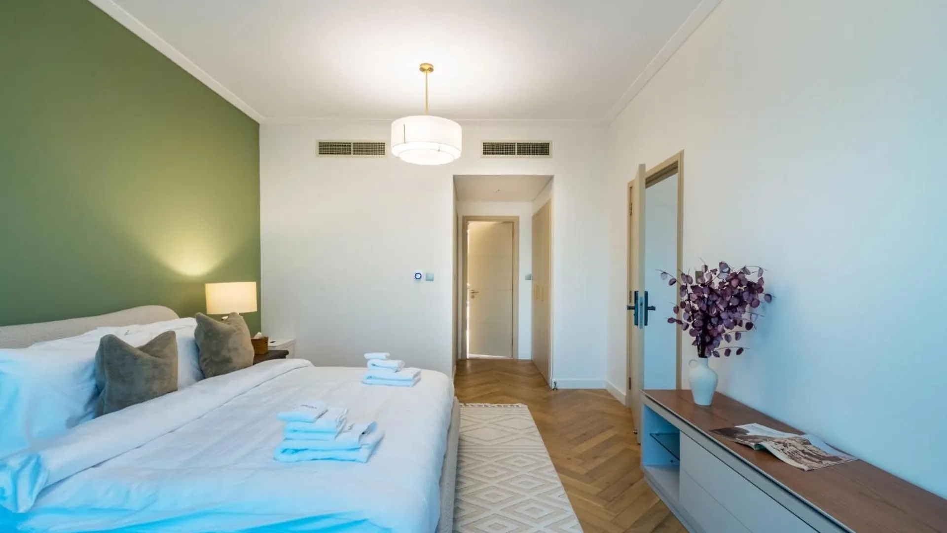 Marina Royale 3 Bedroom Apartment I Luxe Marina Harbour & Yacht Club Views I Nearby To A Beach I Free Pool, Gym, Wi-Fi And Parking I By Meerak Dubai