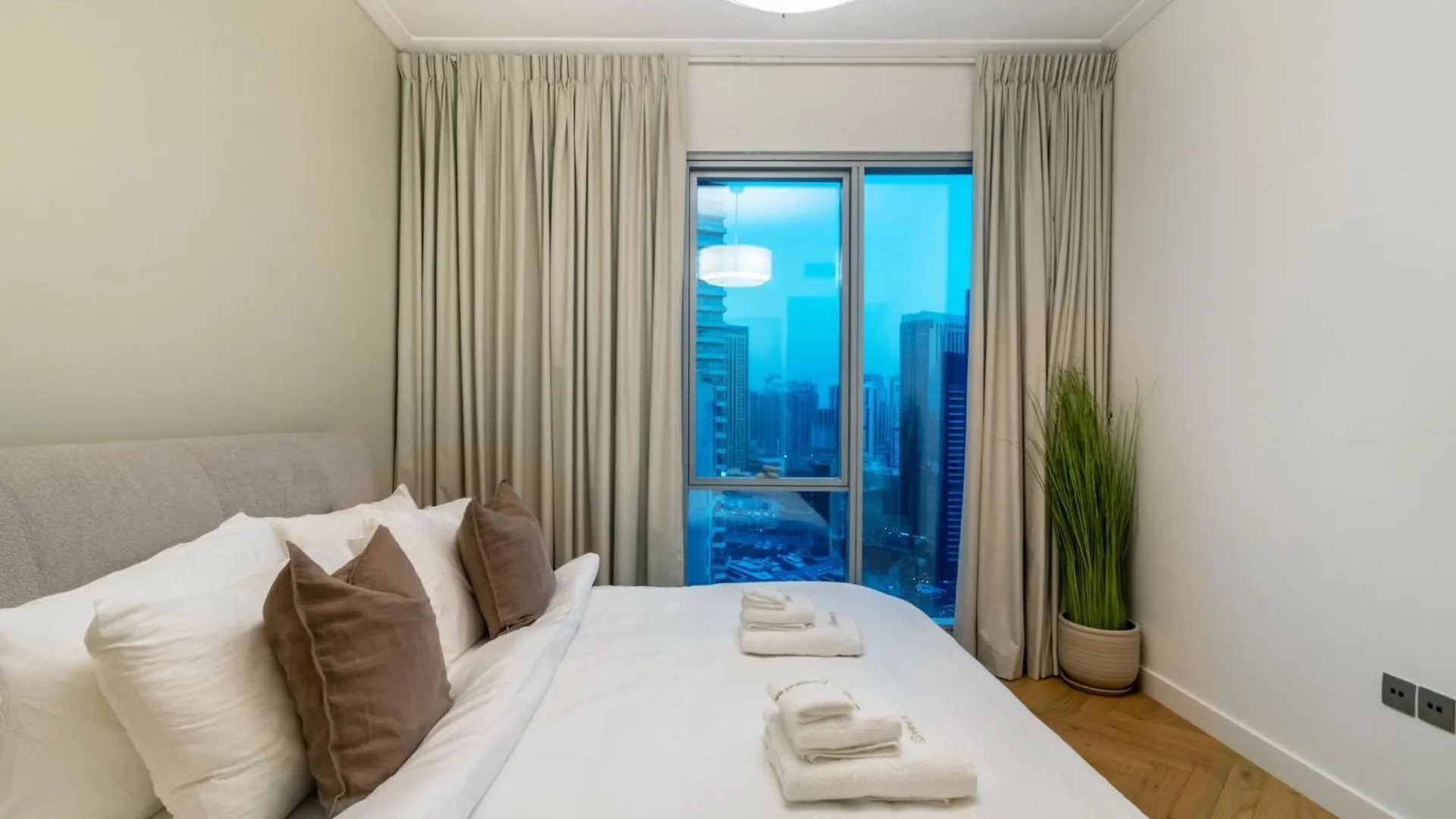 Marina Royale 3 Bedroom Apartment I Luxe Marina Harbour & Yacht Club Views I Nearby To A Beach I Free Pool, Gym, Wi-Fi And Parking I By Meerak Dubai United Arab Emirates