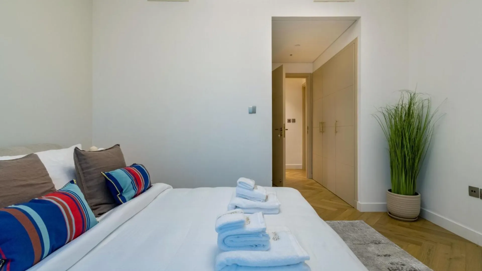 Marina Royale 3 Bedroom Apartment I Luxe Marina Harbour & Yacht Club Views I Nearby To A Beach I Free Pool, Gym, Wi-Fi And Parking I By Meerak Dubai