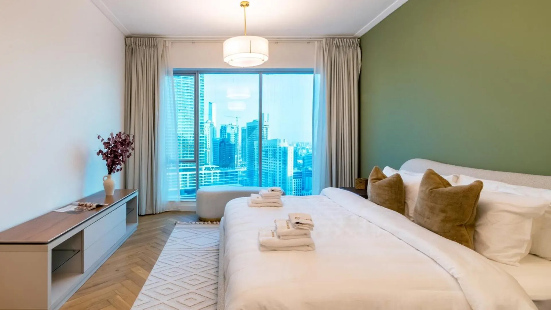 Marina Royale 3 Bedroom Apartment I Luxe Marina Harbour & Yacht Club Views I Nearby To A Beach I Free Pool, Gym, Wi-Fi And Parking I By Meerak Dubai